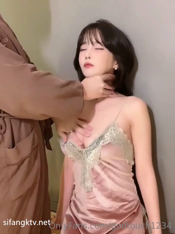 某校.校花女神【操女呀呀呀】天天被操~颜射，这皮肤真白，挑逗得让人心痒痒，白浆流了一床，真屌