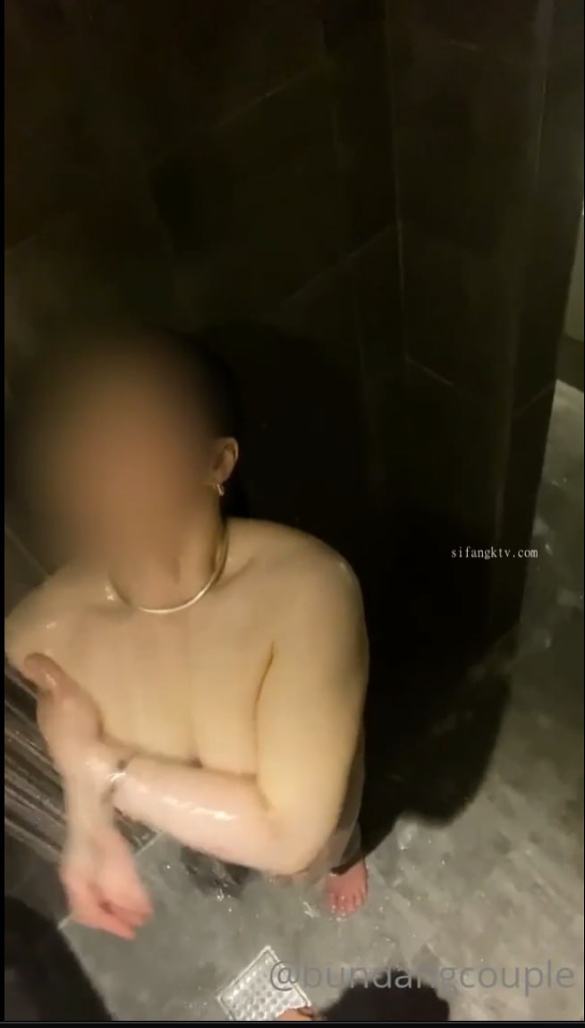 JVID嫩妹用测量工具量奶穴，拿出震动棒自慰！